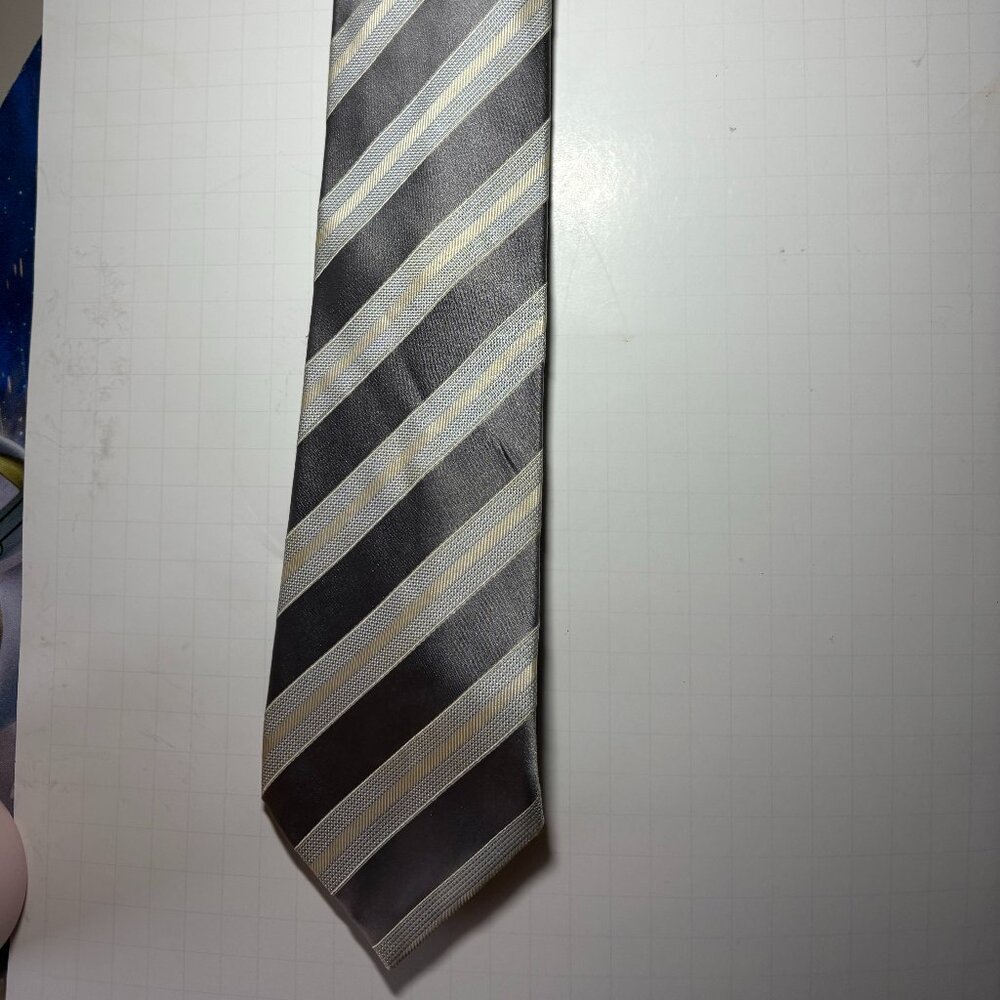 Donald J. Trump Signature Collection Neck Tie. 100% Silk. White, Gray, Gold